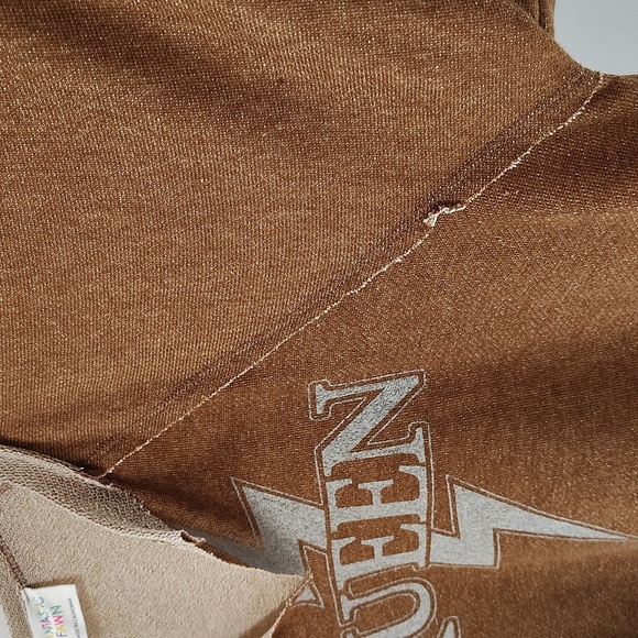 Fantastic Fawn QUEEN Pullover Top Size Large Brown Lightning Bolt Graphic V neck - Picture 6 of 9